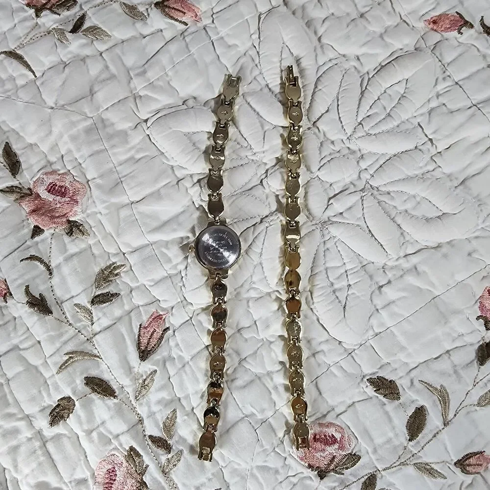 Vintage Gold Tone Women's Quartz Watch and Matching Link Bracelet Gift Set